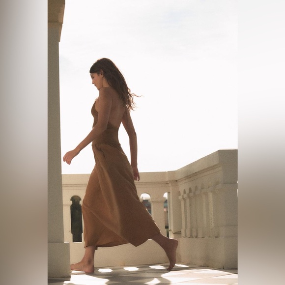 LAST ONE!!! ZARA VIRAL BLOGGERS’ FAVORITE FLOWY HALTER DRESS - Picture 10 of 16